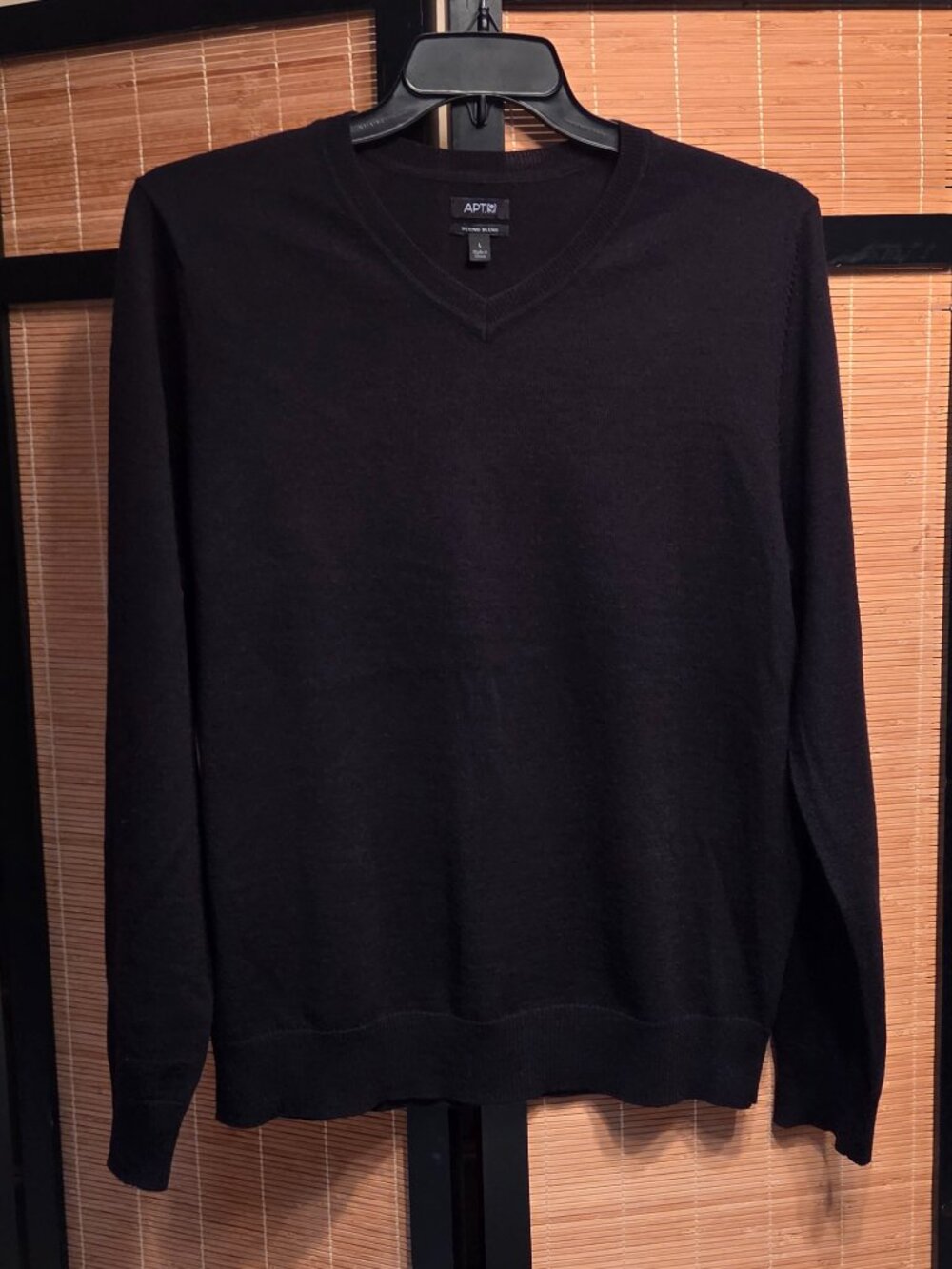 APT 9 Men's Size L Merino Wool Blend V- Neck Sweater Black Pullover Soft Luxury